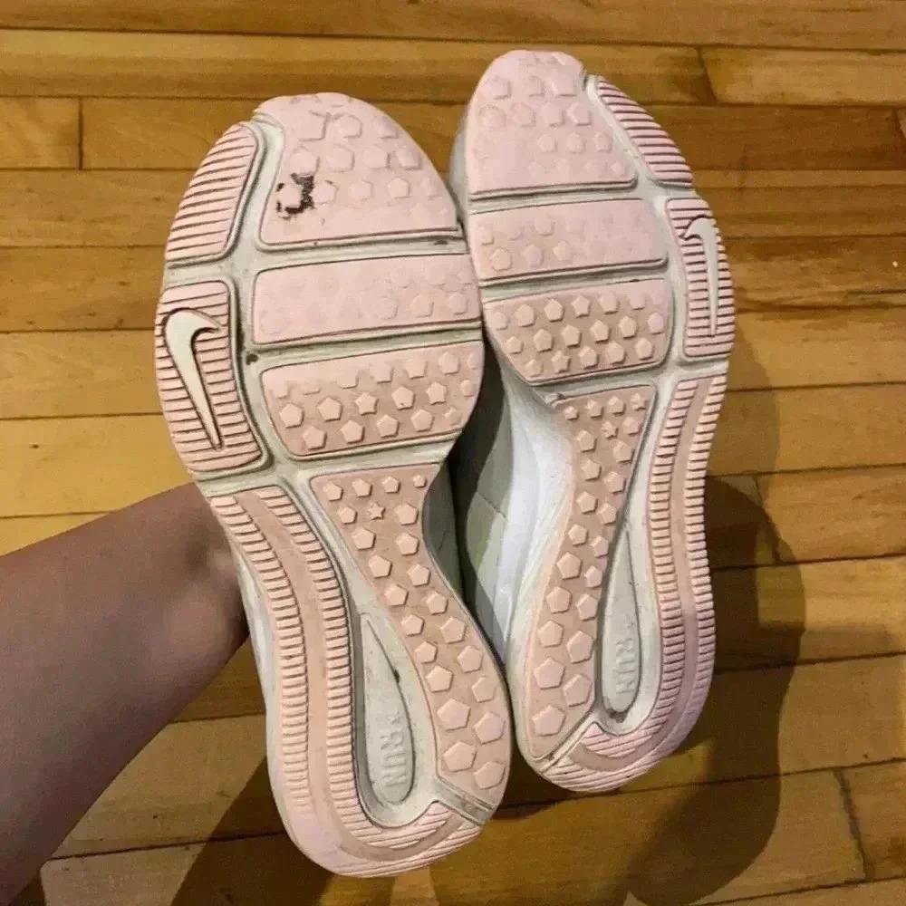 Nike - Picture 6 of 7